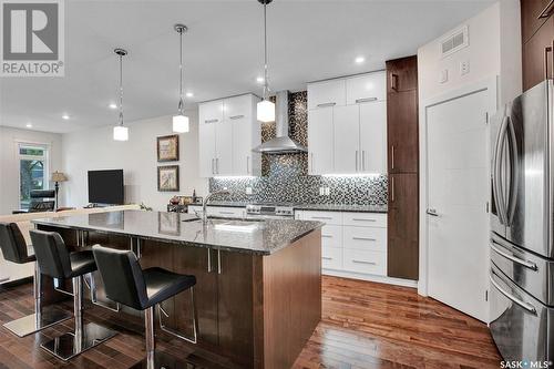 1515 Munroe Avenue S, Saskatoon, SK - Indoor Photo Showing Kitchen With Upgraded Kitchen