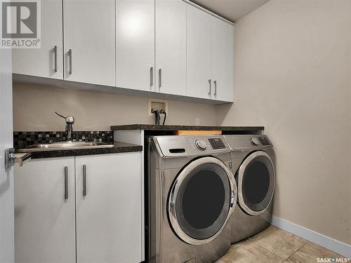 1515 Munroe Avenue S, Saskatoon, SK - Indoor Photo Showing Laundry Room