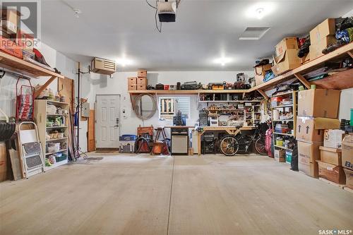 1515 Munroe Avenue S, Saskatoon, SK - Indoor Photo Showing Garage
