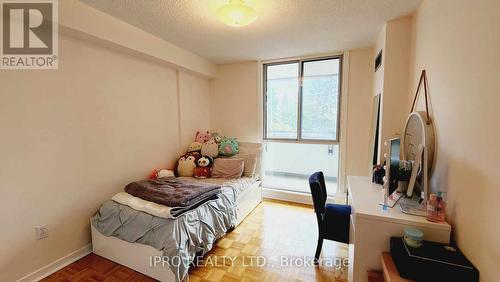 211 - 1300 Mississauga Vly Boulevard, Mississauga, ON - Indoor Photo Showing Bedroom