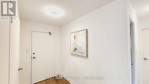 211 - 1300 Mississauga Vly Boulevard, Mississauga, ON - Indoor Photo Showing Other Room