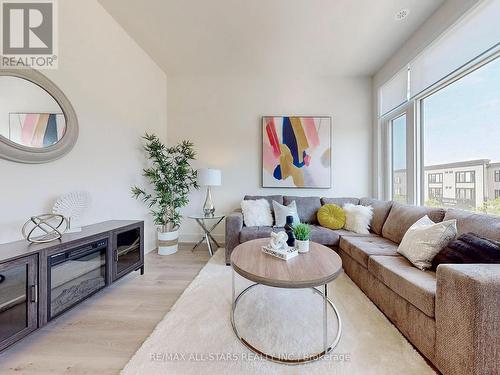 30 Andres Common, Grimsby, ON - Indoor Photo Showing Living Room