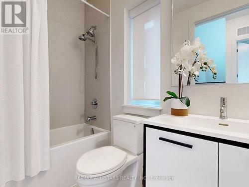 30 Andres Common, Grimsby, ON - Indoor Photo Showing Bathroom