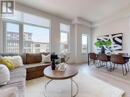 30 Andres Common, Grimsby, ON - Indoor Photo Showing Living Room