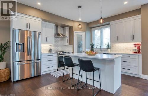 22 Erbsville Court, Waterloo, ON - Indoor Photo Showing Kitchen With Upgraded Kitchen