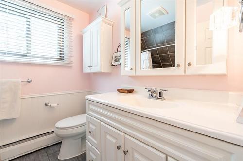 6607 Ellis Road, Cambridge, ON - Indoor Photo Showing Bathroom