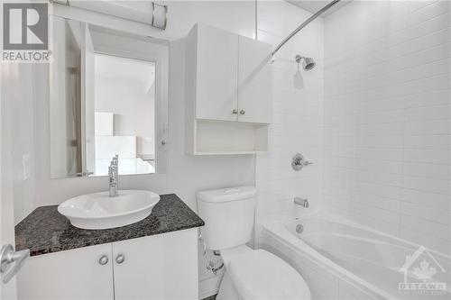 100 Champagne Avenue S Unit#1004, Ottawa, ON - Indoor Photo Showing Bathroom