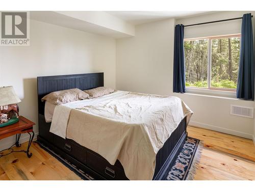 2078 Huckleberry Road, Kelowna, BC - Indoor Photo Showing Bedroom