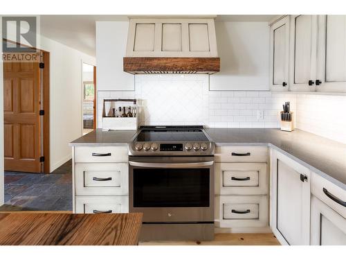 2078 Huckleberry Road, Kelowna, BC - Indoor Photo Showing Kitchen