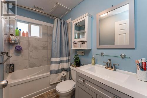 7541 St Patrick Avenue, Prince George, BC - Indoor Photo Showing Bathroom