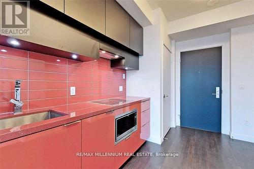 2709 - 8 Eglinton Avenue E, Toronto, ON - Indoor Photo Showing Kitchen