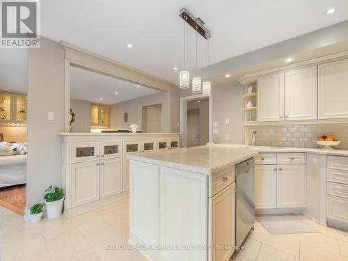 77 Chiswell Crescent, Toronto, ON - Indoor Photo Showing Kitchen