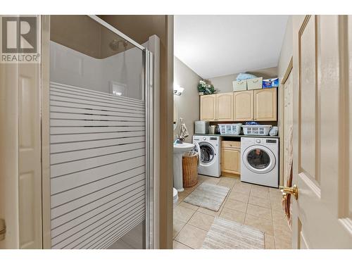 836 Patterson Avenue, Kelowna, BC - Indoor Photo Showing Laundry Room