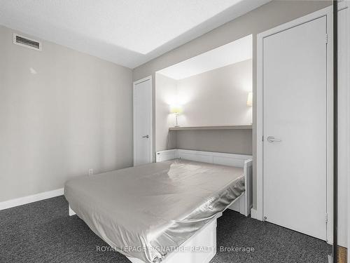 2309-381 Front St, Toronto, ON - Indoor Photo Showing Bedroom