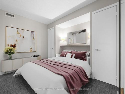 2309-381 Front St, Toronto, ON - Indoor Photo Showing Bedroom