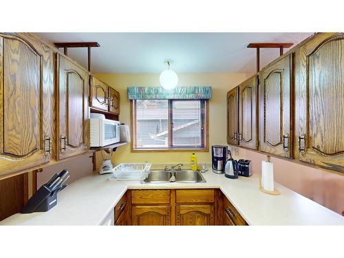 2401 2Nd Street N, Cranbrook, BC - Indoor Photo Showing Kitchen With Double Sink