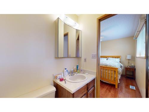 2401 2Nd Street N, Cranbrook, BC - Indoor Photo Showing Bathroom