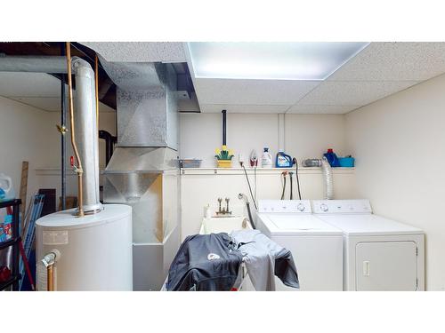 2401 2Nd Street N, Cranbrook, BC - Indoor Photo Showing Laundry Room