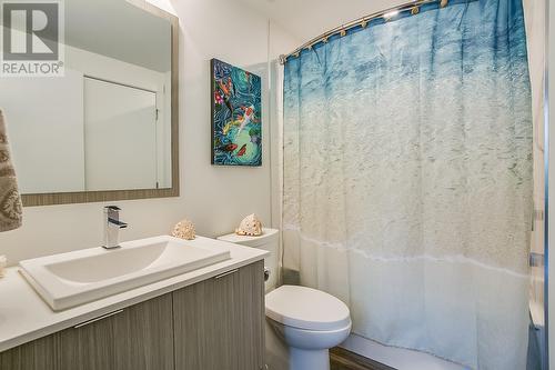 1770 Richter Street Unit# 118, Kelowna, BC - Indoor Photo Showing Bathroom