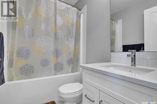 3261 Chuka Boulevard, Regina, SK - Indoor Photo Showing Bathroom