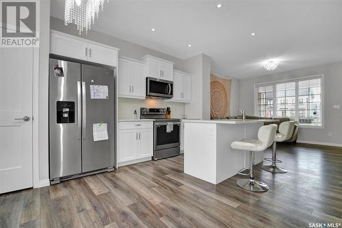 3261 Chuka Boulevard, Regina, SK - Indoor Photo Showing Kitchen With Stainless Steel Kitchen