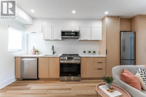 Upper - 700 Adelaide Street W, Toronto, ON - Indoor Photo Showing Kitchen