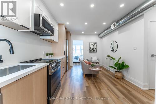 Upper - 700 Adelaide Street W, Toronto, ON - Indoor Photo Showing Kitchen With Upgraded Kitchen