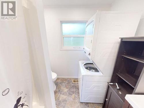 4172 Manson Ave, Powell River, BC - Indoor Photo Showing Laundry Room