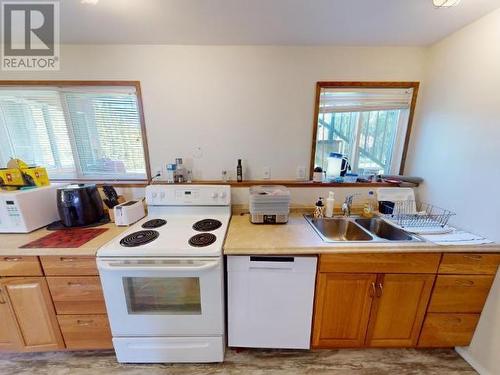 4172 Manson Ave, Powell River, BC - Indoor Photo Showing Kitchen With Double Sink