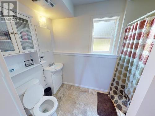 4172 Manson Ave, Powell River, BC - Indoor Photo Showing Bathroom