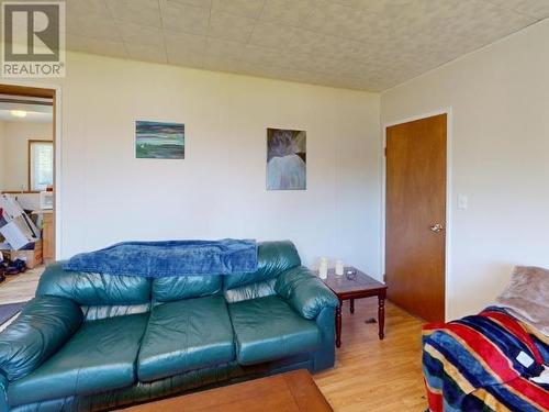 4172 Manson Ave, Powell River, BC - Indoor Photo Showing Living Room