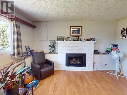 4172 Manson Ave, Powell River, BC - Indoor Photo Showing Living Room With Fireplace