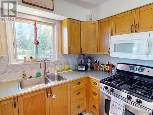 4172 Manson Ave, Powell River, BC - Indoor Photo Showing Kitchen With Double Sink