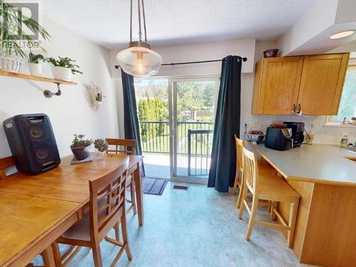 4172 Manson Ave, Powell River, BC - Indoor Photo Showing Living Room With Fireplace