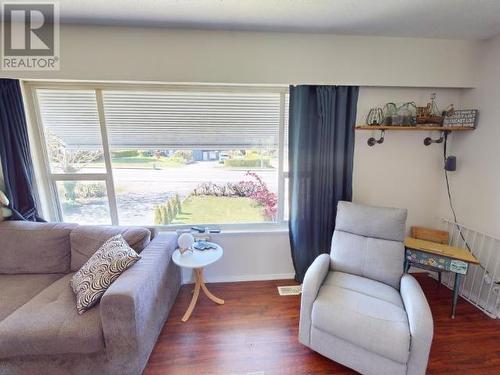 4172 Manson Ave, Powell River, BC - Indoor Photo Showing Kitchen