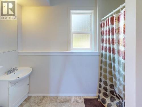 4172 Manson Ave, Powell River, BC - Indoor Photo Showing Bathroom