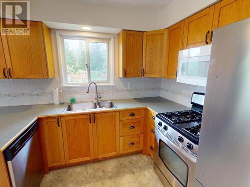 4172 Manson Ave, Powell River, BC - Indoor Photo Showing Kitchen With Double Sink