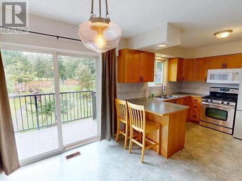 4172 Manson Ave, Powell River, BC - Indoor Photo Showing Kitchen With Double Sink