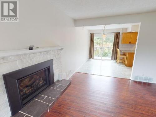 4172 Manson Ave, Powell River, BC - Indoor Photo Showing Living Room With Fireplace