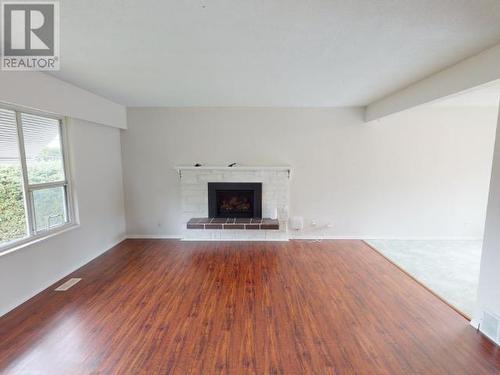 4172 Manson Ave, Powell River, BC - Indoor Photo Showing Living Room With Fireplace