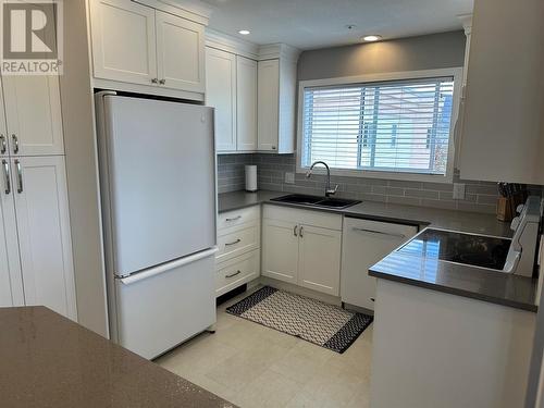1445 Halifax Street Unit# 309, Penticton, BC - Indoor Photo Showing Kitchen With Double Sink