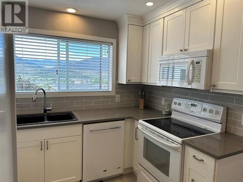 1445 Halifax Street Unit# 309, Penticton, BC - Indoor Photo Showing Kitchen With Double Sink