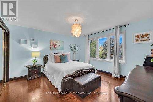 200 Green Mountain Road E, Hamilton, ON - Indoor Photo Showing Bedroom