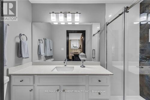 200 Green Mountain Road E, Hamilton, ON - Indoor Photo Showing Bathroom