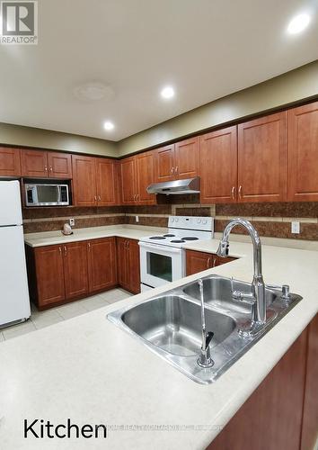 27 - 468 Doon Drive S, Kitchener, ON - Indoor Photo Showing Kitchen With Double Sink