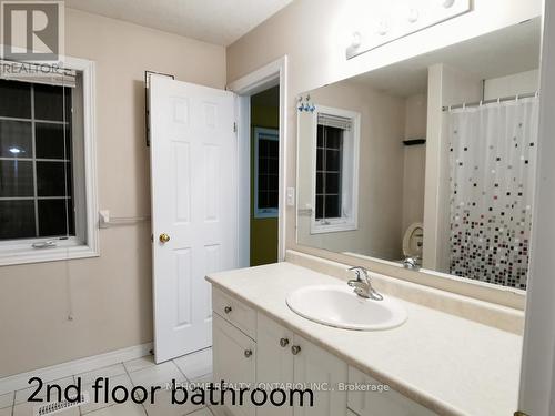 27 - 468 Doon Drive S, Kitchener, ON - Indoor Photo Showing Bathroom