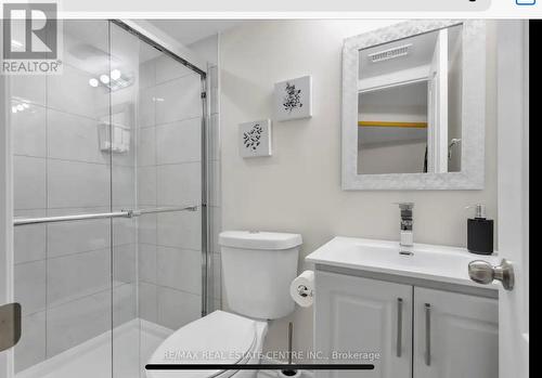 15 Chelsea Road, Kitchener, ON - Indoor Photo Showing Bathroom