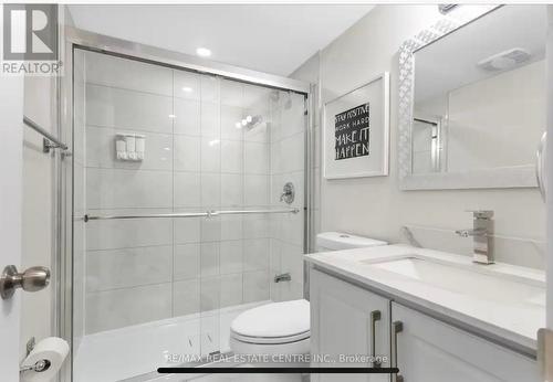 15 Chelsea Road, Kitchener, ON - Indoor Photo Showing Bathroom