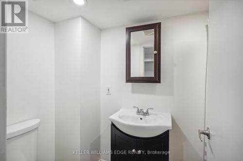 135 Edgemont Street S, Hamilton, ON - Indoor Photo Showing Bathroom