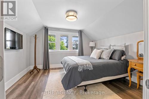 5 Parkside Drive, Brantford, ON - Indoor Photo Showing Bedroom